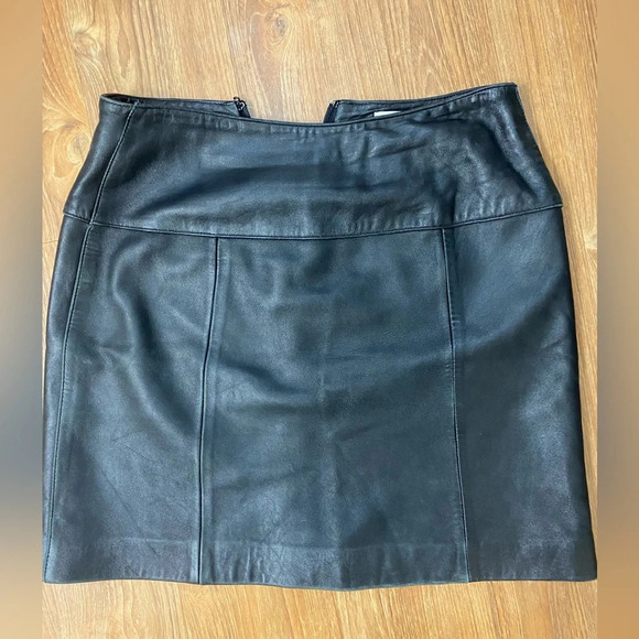 Vintage Valerie Stevens|| Leather Black Mini skirt, with slit detailing.… - Picture 7 of 9